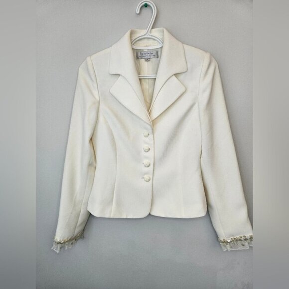 Tahari Vintage Ruffle Women's Jacket. Cream. Size 4 - Picture 3 of 15